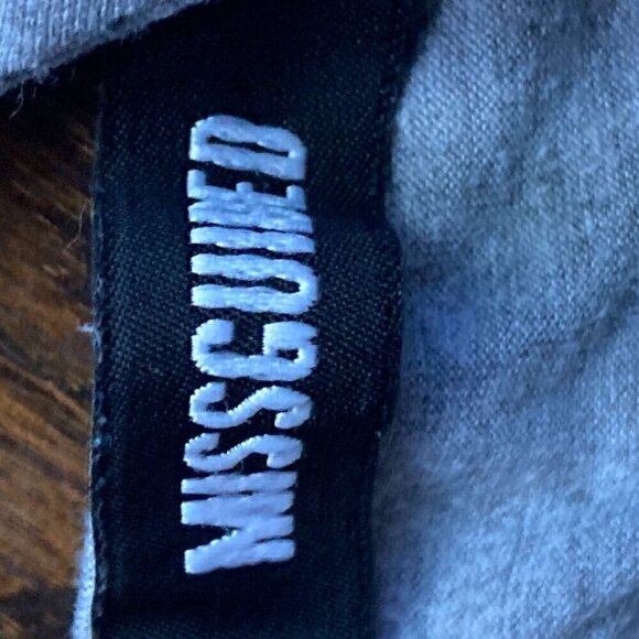 SOLD- LOT OF MIXXED CROP TOPS WITH 2 SHORTS SIZE SMALL XS - Picture 11 of 15